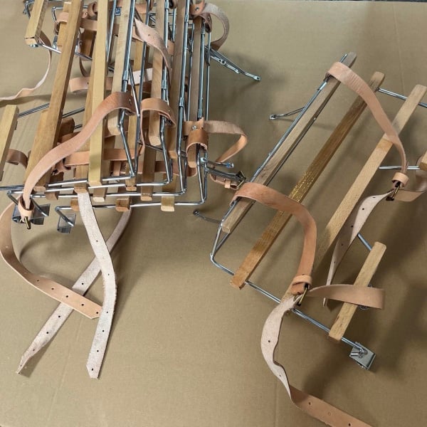 Luggage rack with wooden slats - Image 3